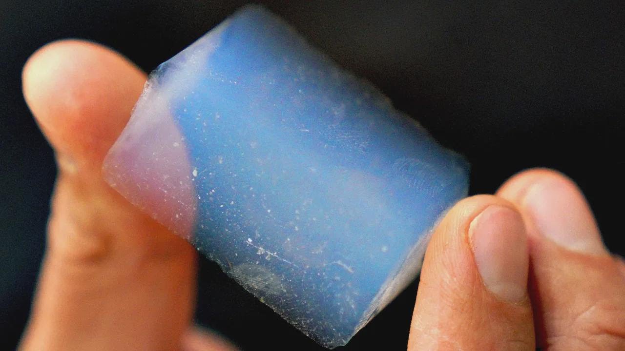 AEROGEL O SÓLIDO MAIS LEVE DO MUNDO