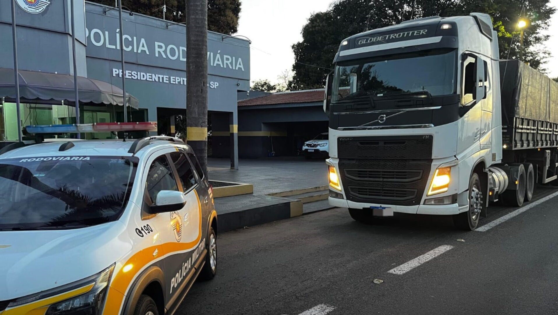 POLÍCIA RODOVIÁRIA RECUPERA CAMINHÃO ROUBADO E PRENDE RECEPTADOR EM PRESIDENTE EPITÁCIO